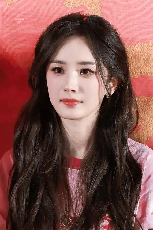 杨幂的颜值宇宙第一啊!月牙笑可爱到爆!赏心悦目!