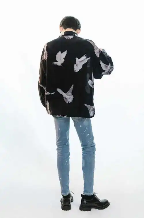 有哪些适合做壁纸的白敬亭照片?