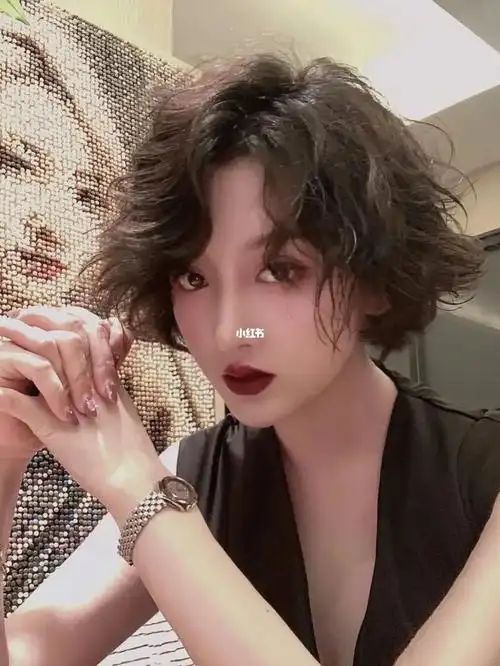 十分有酷感#郑州木子造型  #郑州女发型师  #烫发  #法式烫发  #短发