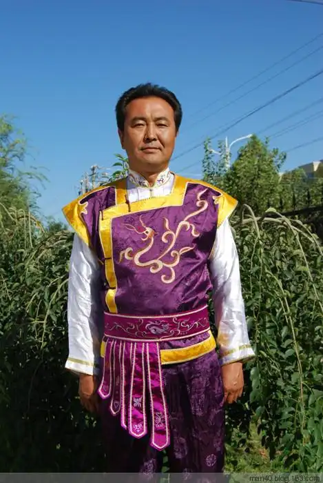 民族风32锡伯族美女帅哥服装太美了