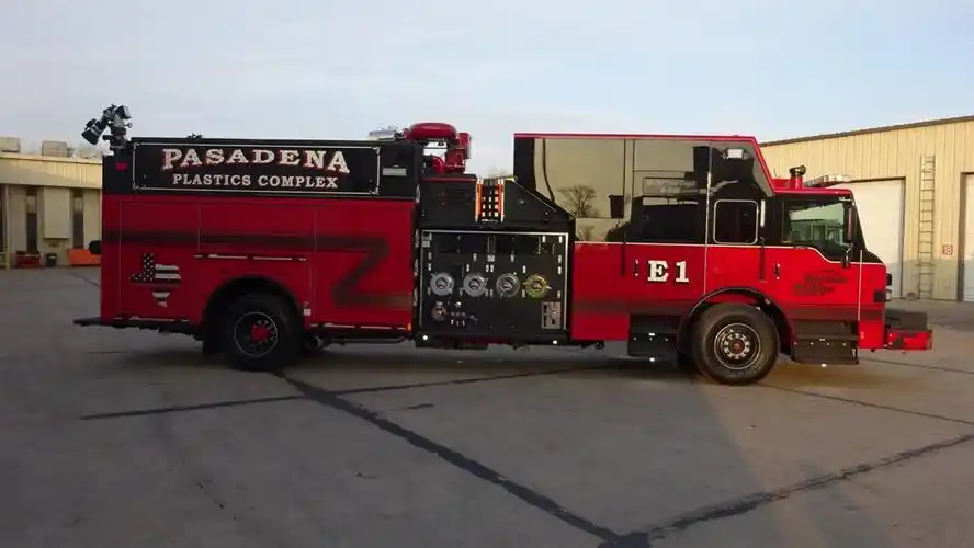 大流量就是王道石油化工火灾主力选手解析美式工业消防车
