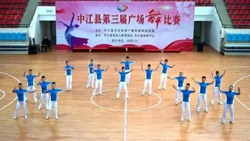 16人变队形《我们都是追梦人》健身操,朝气蓬勃满满正能量