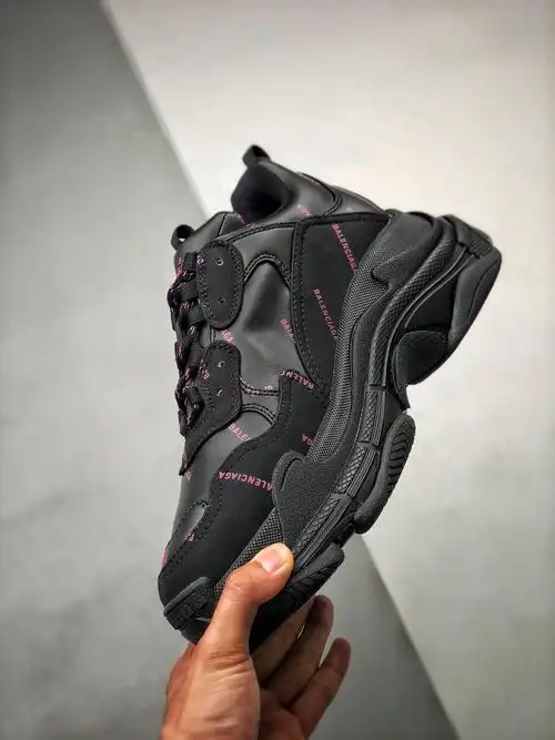 balenciaga triple s 黑粉弹幕 巴黎世家 19官方发售版本