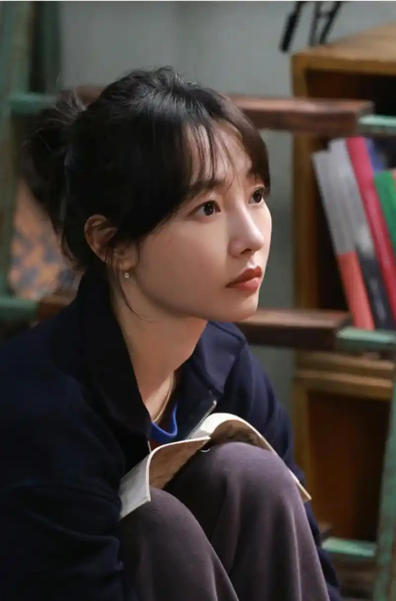 白百何不漂亮,但有特别的味道,戏演的不错.