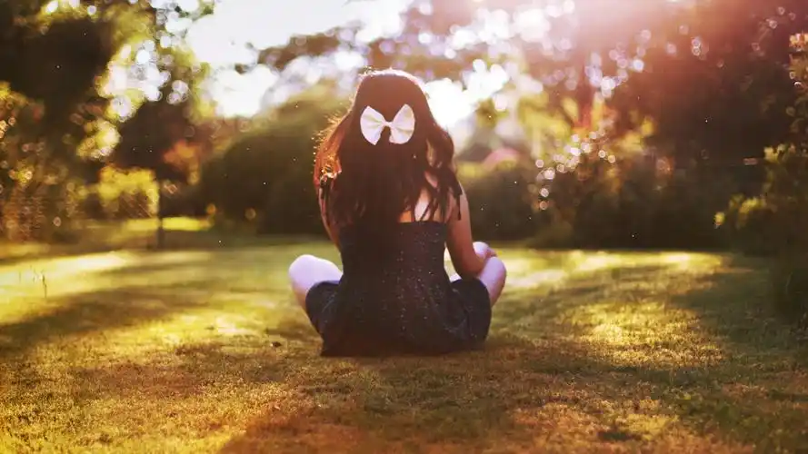 背影女孩唯美蝴蝶结你永远猜不出我此刻的心情壁纸