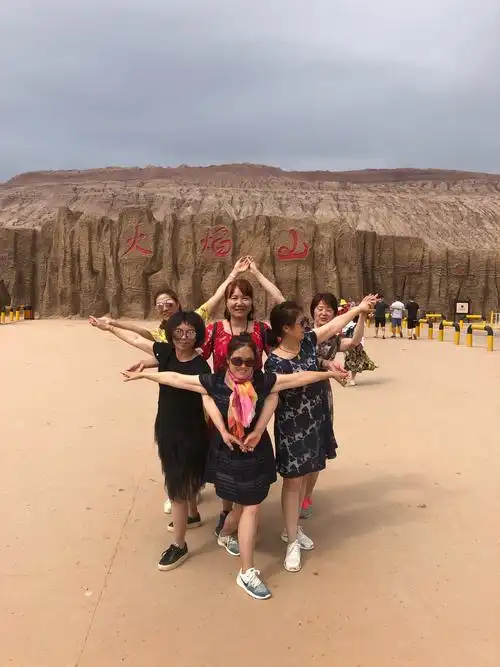 还记得在天鹅湖摆的pose吗?这次是正品,改良过了,美其名为:五角星.