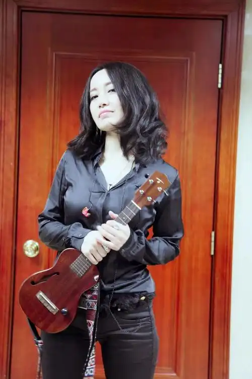 今日头条斯琴格日乐中国女性摇滚第一人曾创造了大陆乐坛的神话至今无