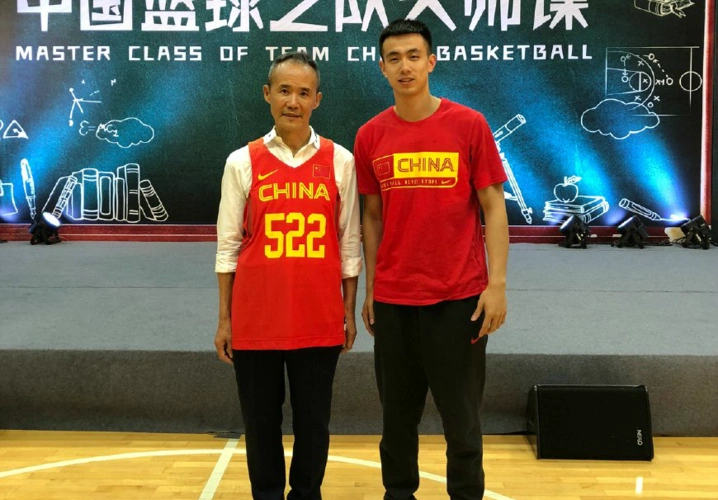 身高一米八五的赵继伟,是中国男篮阵中真正的高富帅