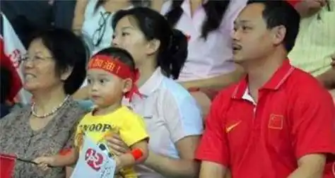 占旭刚后来在接受采访时谈到自己的妻子姚健,说道:不过占旭刚在2004年