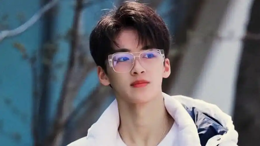 r1se何洛洛找个大风天去见你,把我吹进你… - 堆糖,美图壁纸兴趣社区