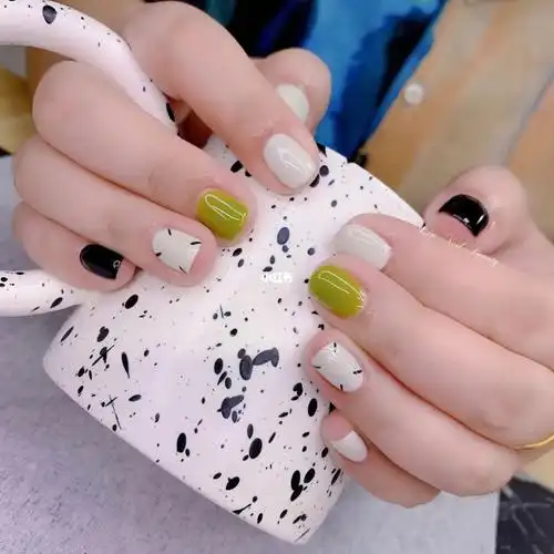 跳色美甲丨显白