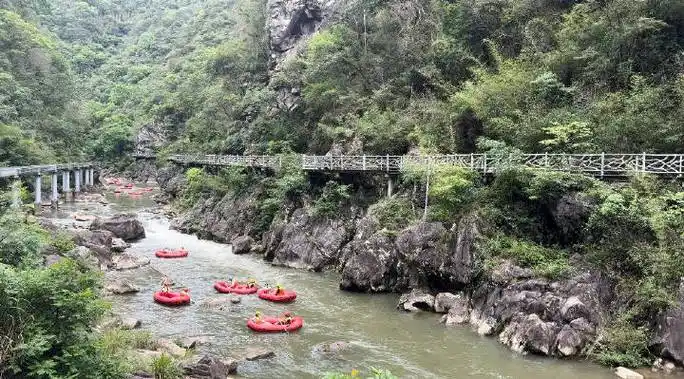 "六一"滑漂三爪仑,嗨玩夏日游!虎啸峡首漂 室内滑雪