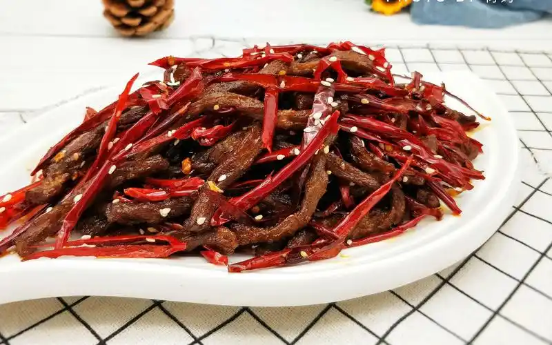 香辣牛肉干:教你在即做冷吃牛肉,香辣有嚼劲,下酒零嘴都不错