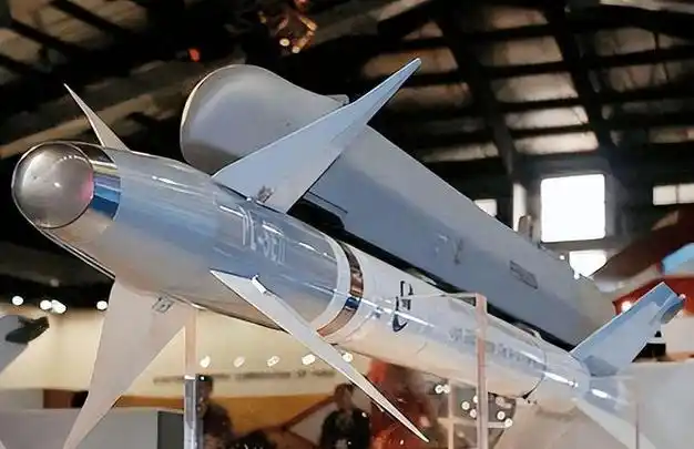 中国开发最先进空空导弹,成敌机克星!