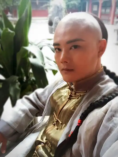 p>孟飞,中国内地男演员,歌手.