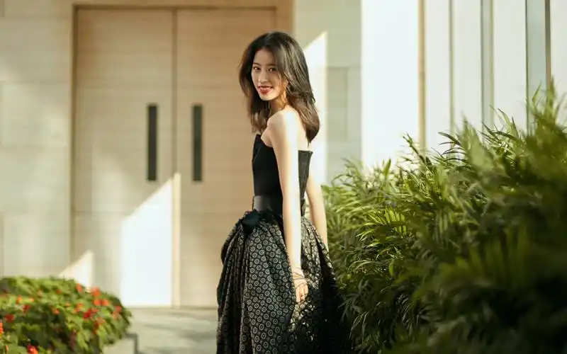 周雨彤火辣性感高清桌面壁纸