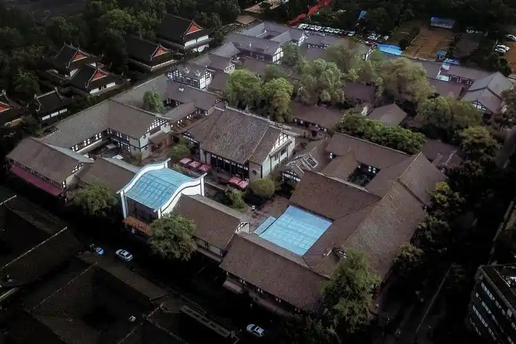 成都院子酒店03周边去处:白鹿镇,塔子坝,赵老二鲜鹅肠火锅,老俵肥肠鸡