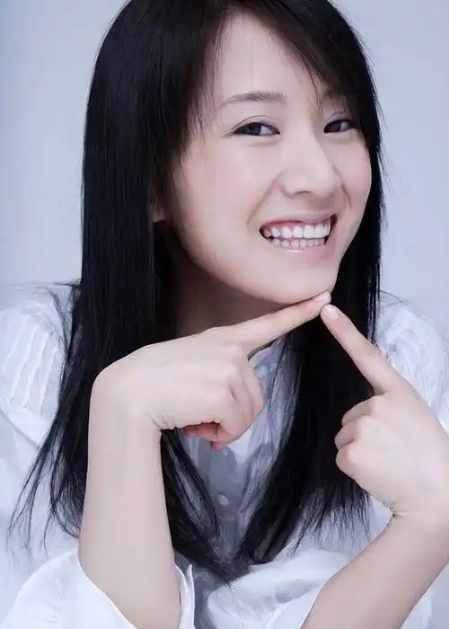 38岁阔太李念,散发性感熟女的魅力_角色_演技_艺术