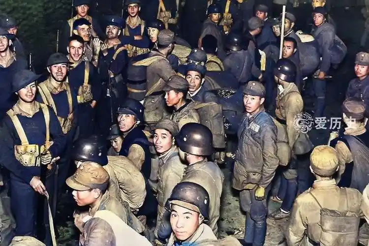 坚守四行仓库的八百壮士独家上色彩照因为有他们中国不会亡