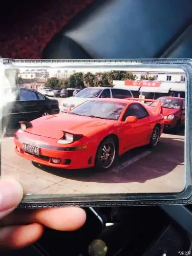 想起  之前收的3000gt  过阵子慢慢修好了 开开 特别喜欢跳灯的车