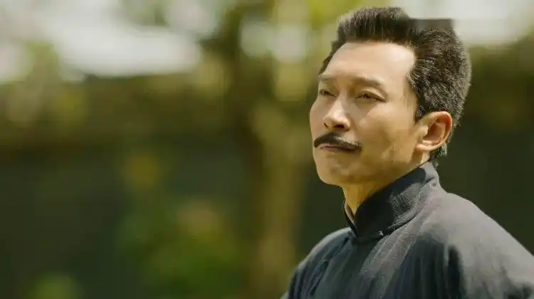 觉醒年代:鲁迅拿着块牌子,站教育部门口,原来是这个原因!