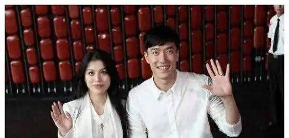 而且气质非常出众,在这里,也祝愿吴莎和刘翔继续幸福,当然粉丝们也