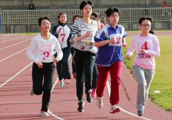 体育老师公认省力跑步法让学生轻松通过中考早了解有好处