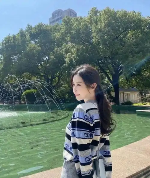 近日,潘玮柏的娇妻宣云luna在自己的社交网站上发文并且晒出美照,看