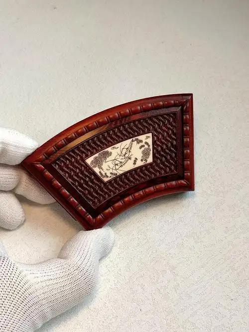 张圣林收藏款鸣虫盒 紫檀扇形镶嵌牛骨雕花 黄蛉盒 蛉子盒 蛉虫盒