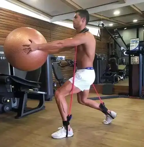 高位下拉这是锻炼背部肌群(背阔肌,斜方肌,大圆肌等)的优质动作.