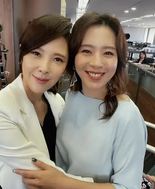 天心刘品言同框晒自拍,《第8号当铺》和《绿光森林》梦幻联动!