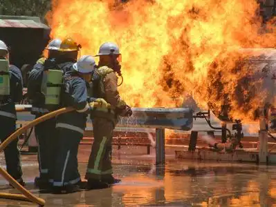 煤气泄漏消防队员在训练中照片