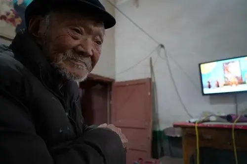 山西农村老爷爷101岁,抽烟喝酒80多年,看活得咋样_手机搜狐网