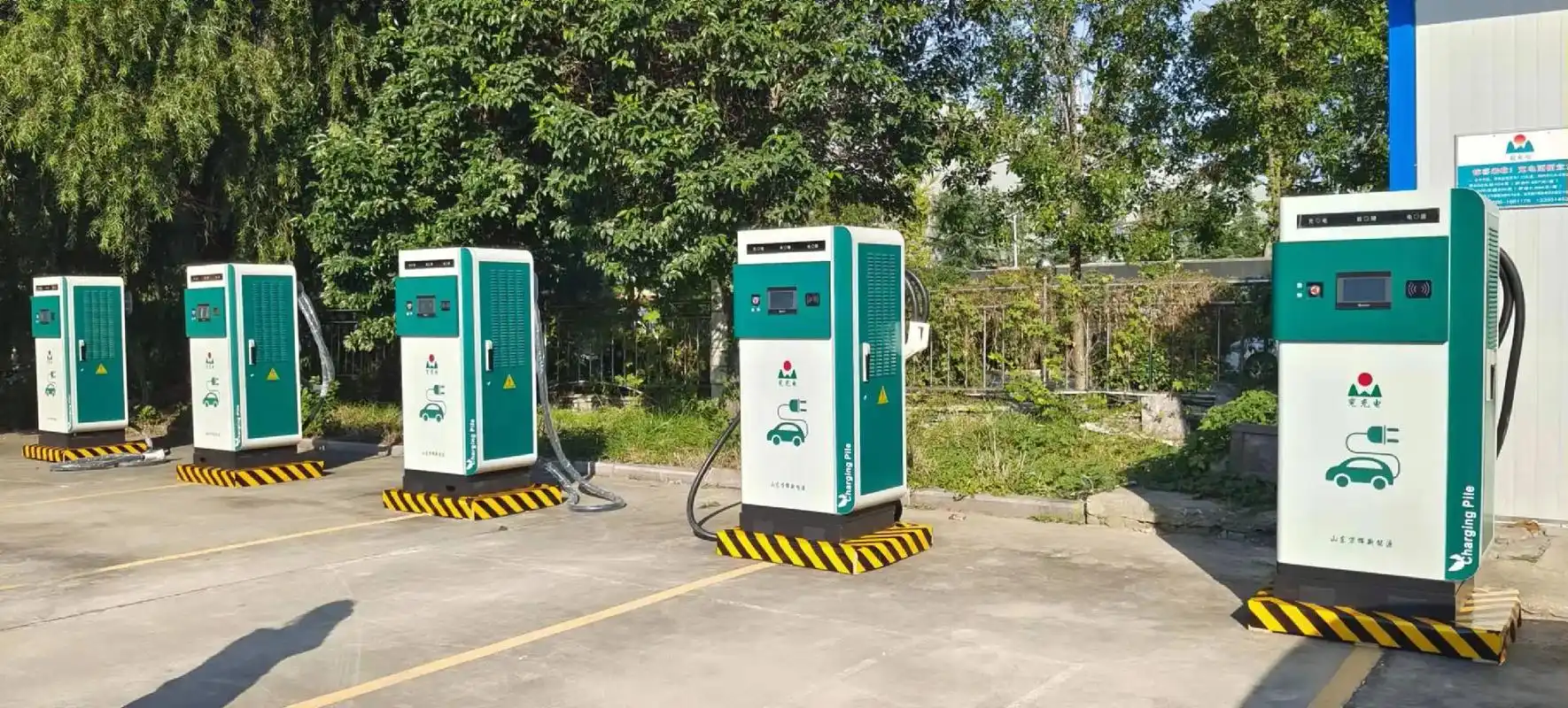 全国充电桩相关企业31.4万家.随着电动汽车的快速发展,充电 - 抖音