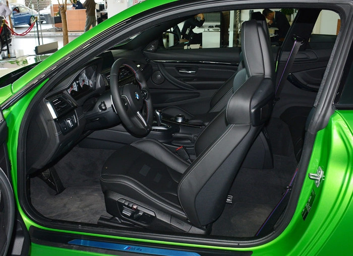 品鉴这款宝马m4轮廓时尚,颜值很高,你值得拥有