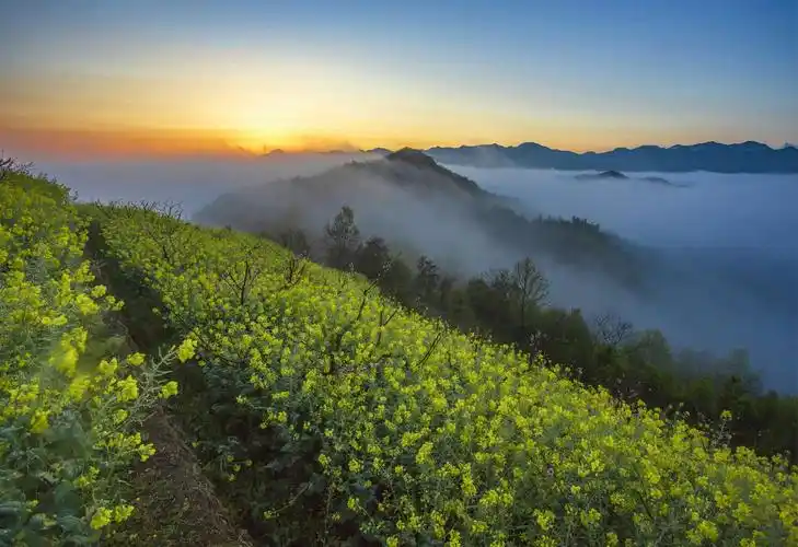 富春山水美天下《雾漫黑山顶》