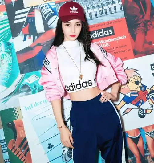 31岁杨颖搭配礼服裙太仙搭配运动风也是甜美清新身材好骨感