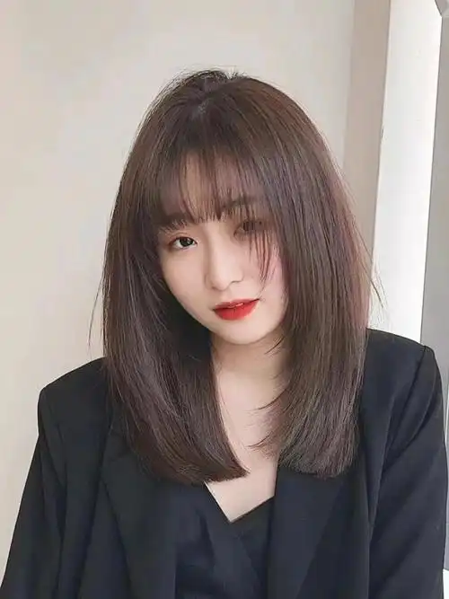 中发发型 ◎,所以非常适合圆脸大脸妹纸,方脸,国字脸,发际线高的妹纸