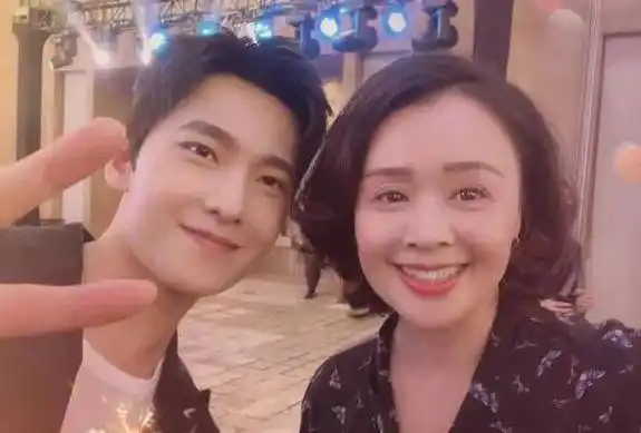 中,江疏影饰演的母亲以及在《你是我的荣耀》中扮演杨洋的妈妈等等