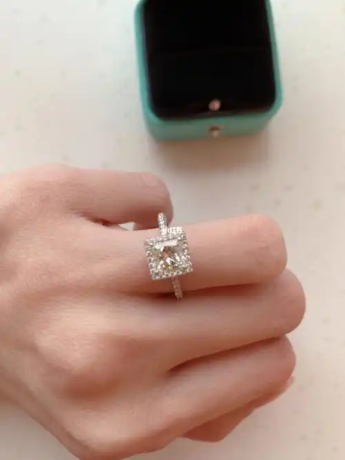 tiffany钻戒公主方钻