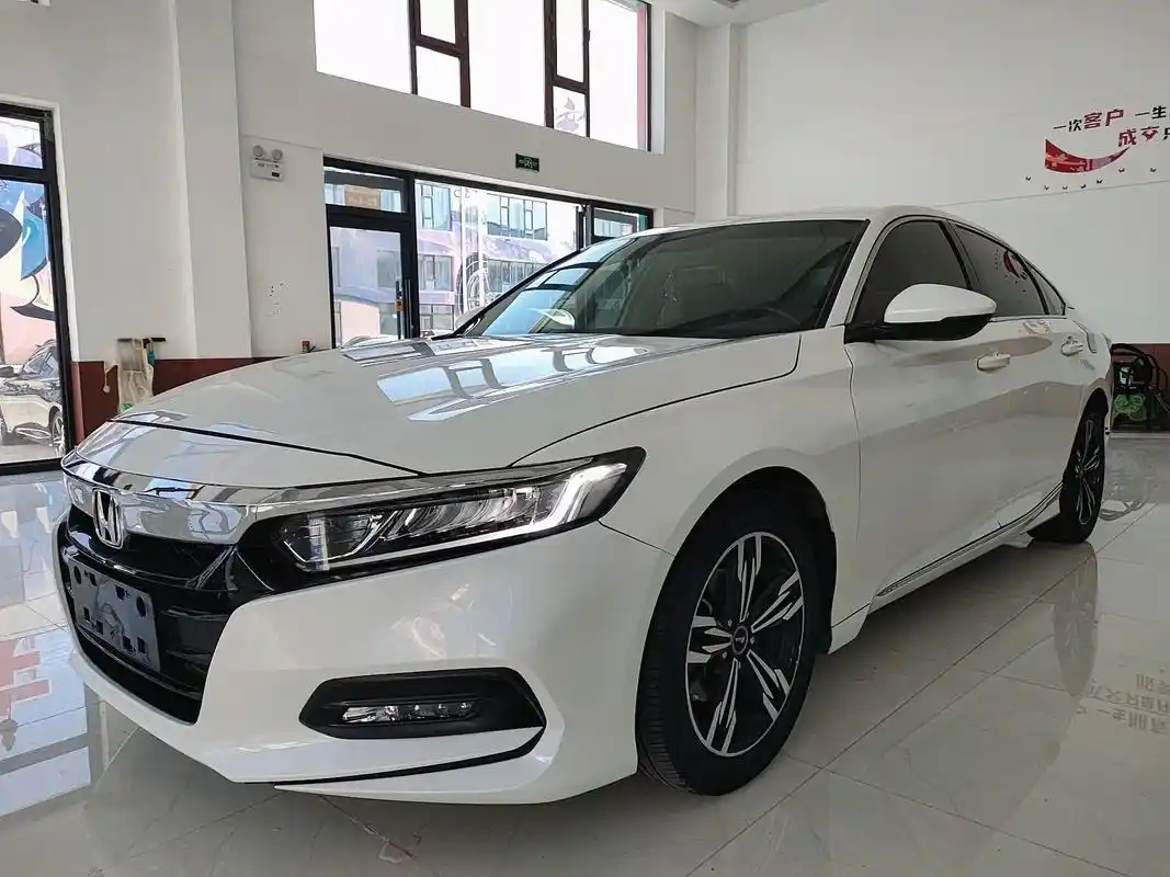 2018年本田雅阁十代.2018年 雅阁十代搜 1.5t精英 - 抖音