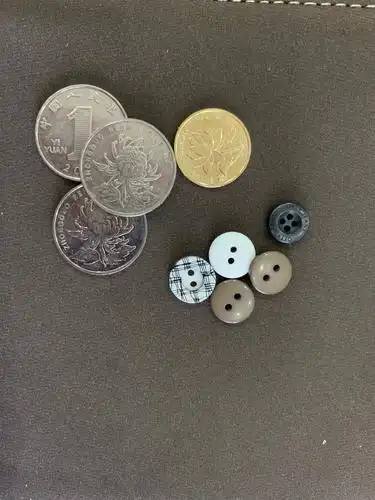 硬币,各种纽扣,生活中经常用到,圆形是为了我们在使用过程中不损伤到