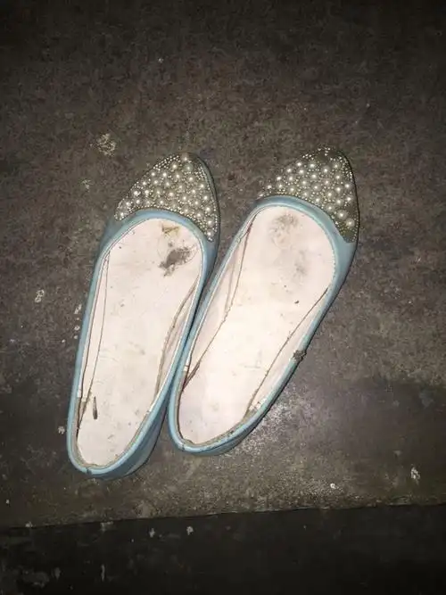 大学室友说她家很有钱 然后看到我们买化妆品 苹果