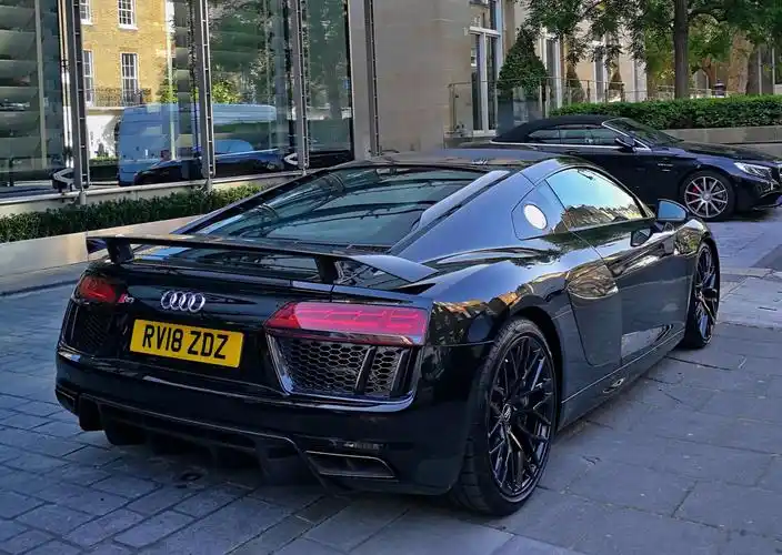 英国(伦敦) 奥迪 r8 v10 plus (2015) (18-21)