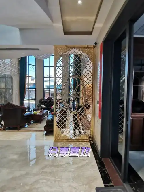 别墅欧式装修风入户玄关铝艺镜面k金屏风