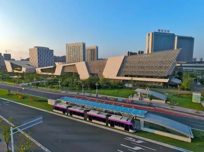 近年来,淮安大力开展中心城市建设,城市面貌和人居环境明显改善,一个