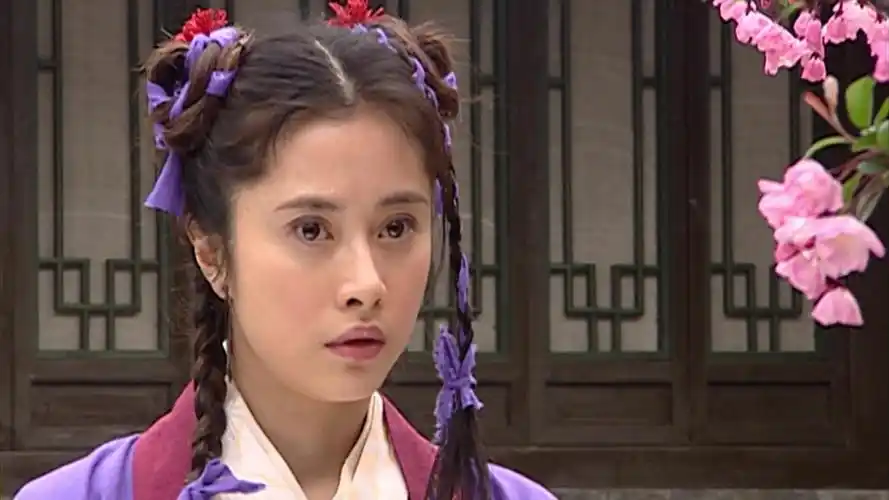 发型远看相似近看不同的古装女子, 袁泉高贵,李倩皱鼻子好可爱_戚芳