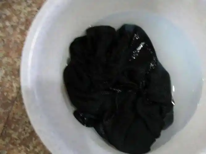 黑色衣服穿久了太显旧了清洗这样做衣服鲜亮有光泽