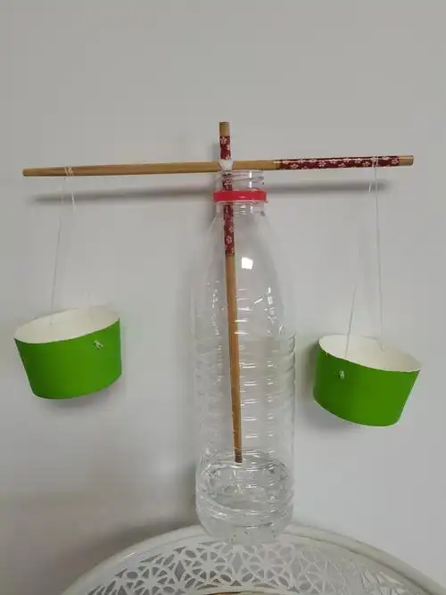 和妈妈一起做的小天平!