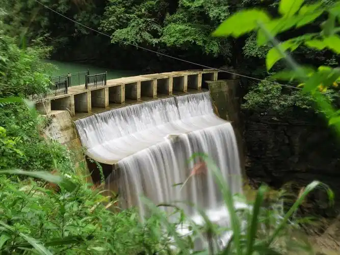 湖北恩施鹤峰屏山峡谷